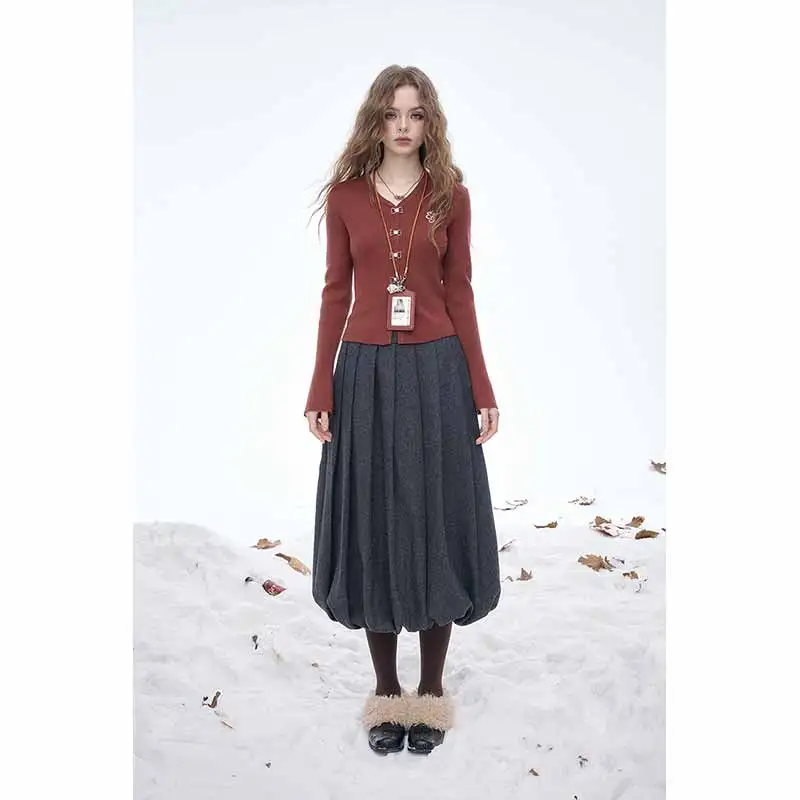 ELFSACK 2025 Winter New Arrivals Preppy Elegant Layered Pleated Darkgray Half Skirt For Women