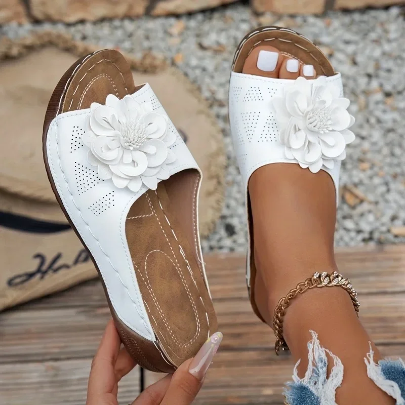 

Женские тапочки, новинка 2024, повседневная обувь на танкетке, женские летние сандалии на мягком каблуке, элегантные шлепанцы на низкой платформе, модные женские шлепанцы