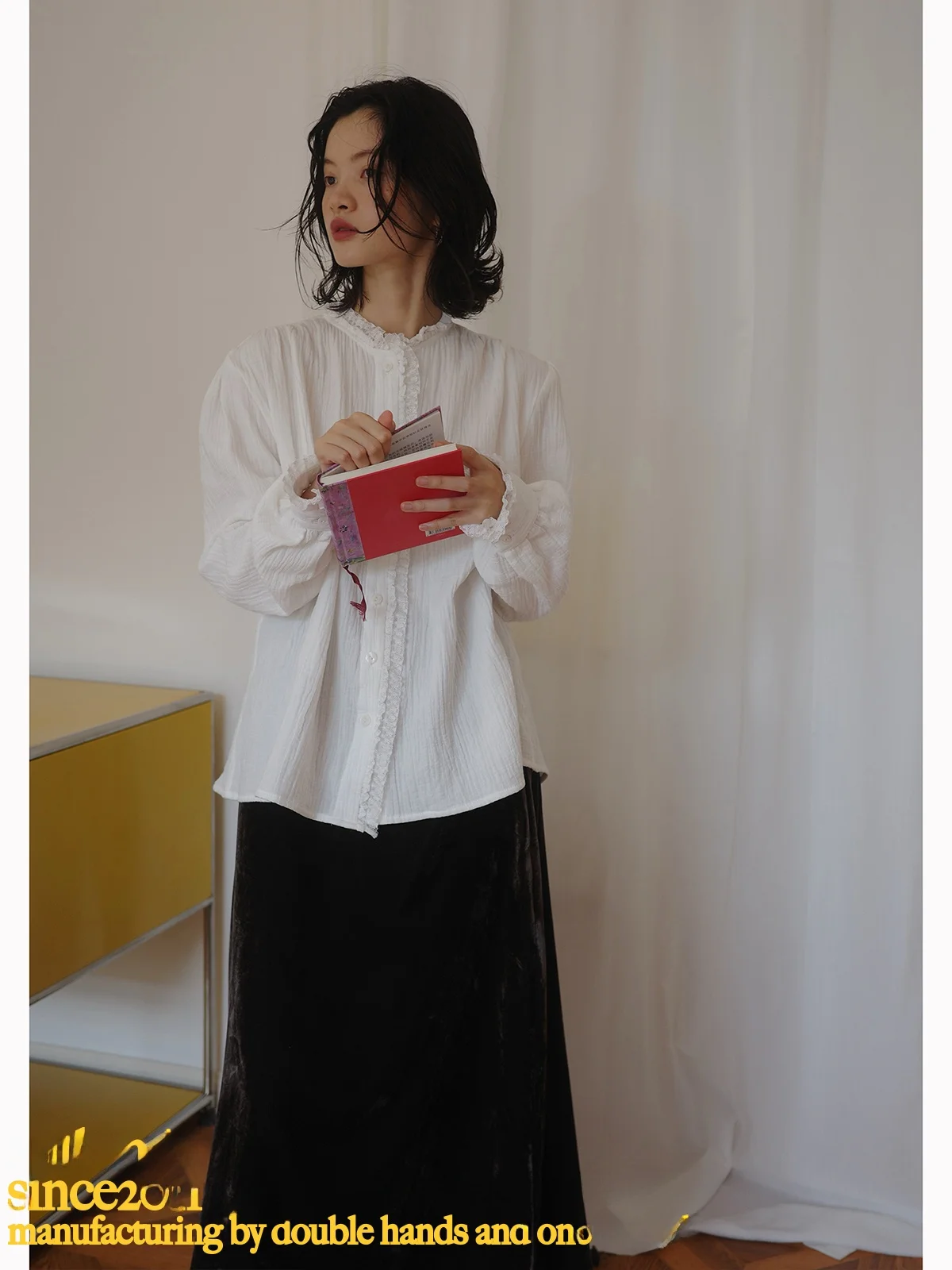 

Французская свободная блузка с кружевной отделкой, женская, новый дизайн, дышащий хлопок, длинный рукав, круглый вырез, повседневная, с отложным воротником, на пуговицах