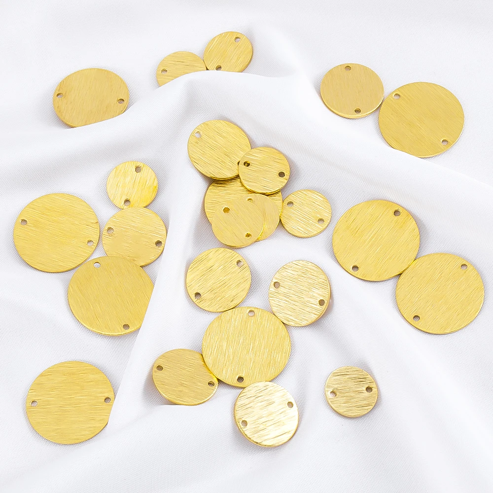 10개 듀얼 홀 브러시드 텍스처 라운드 구리 시트 DIY 맞춤형 펜던트 목걸이 장신구 의류 장식 공예품