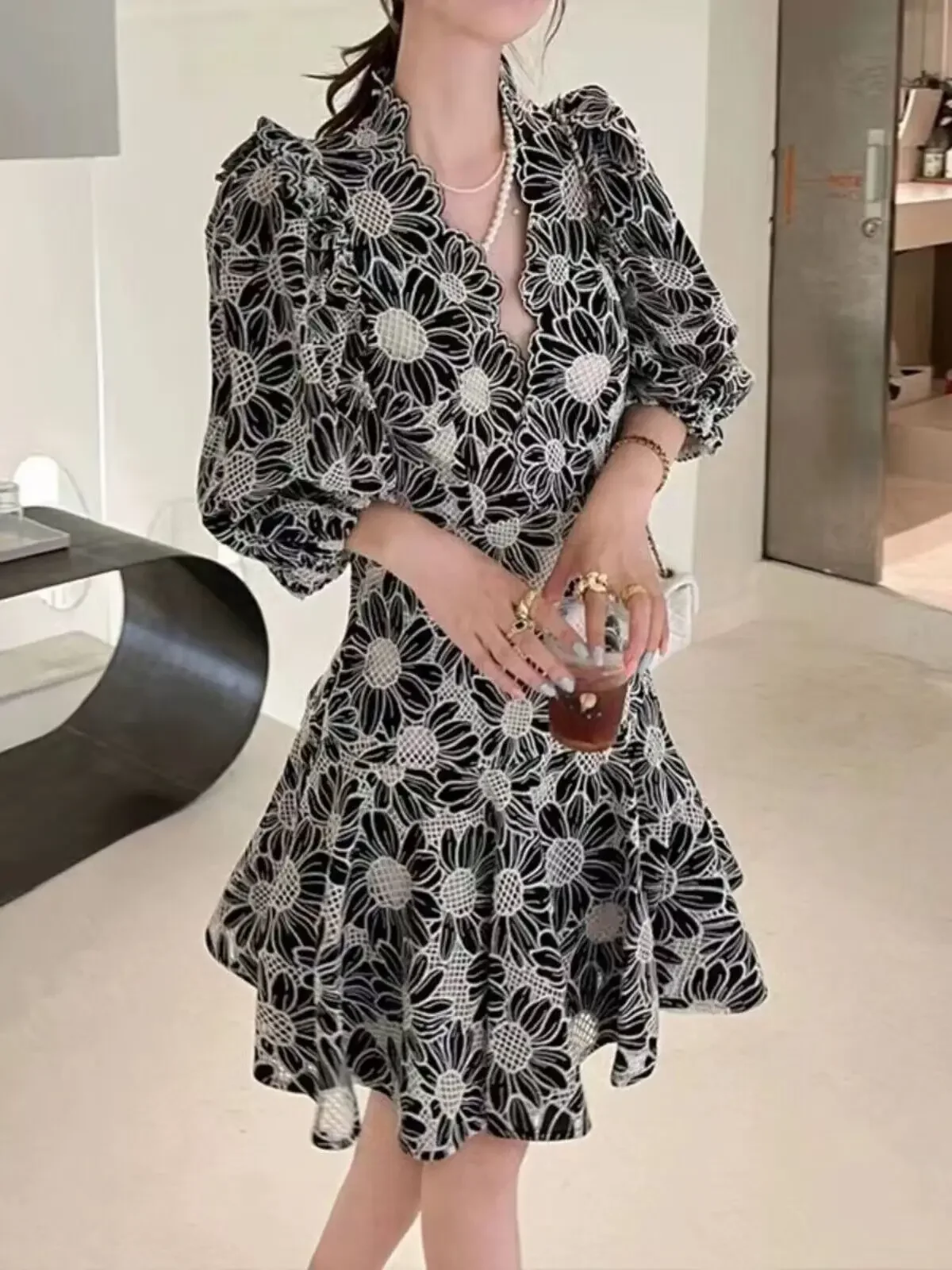 

3 Colors Women Daisy Embroidery Dress Puff Sleeve A-line V-neck Female Mini Robe Spring Summer 2024