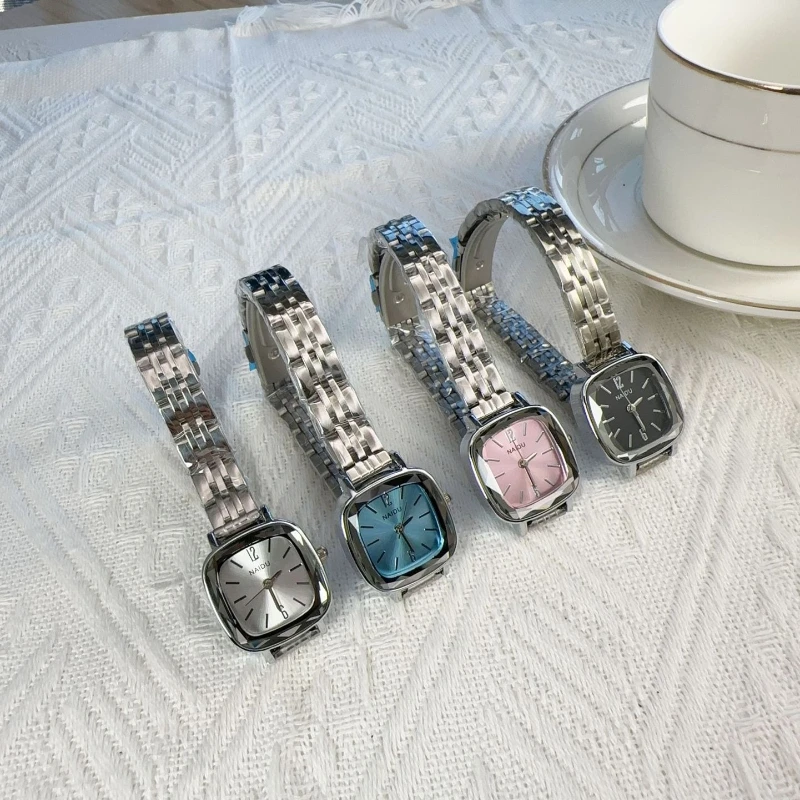 جديد السيدات الساعات أزياء المرأة ووتش أعلى الفاخرة حزام ناقل من الفولاذ الكوارتز ساعات المعصمMontre فام الحد الأدنى كوارتز ساعة اليد