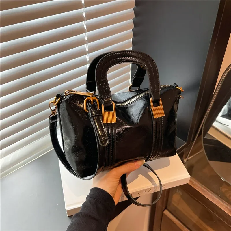 

Luxury-brand Women's High-end Pillow Bag - Spacious Multi-way Carry, Minimalist Design Versatile for Commuting&Daily