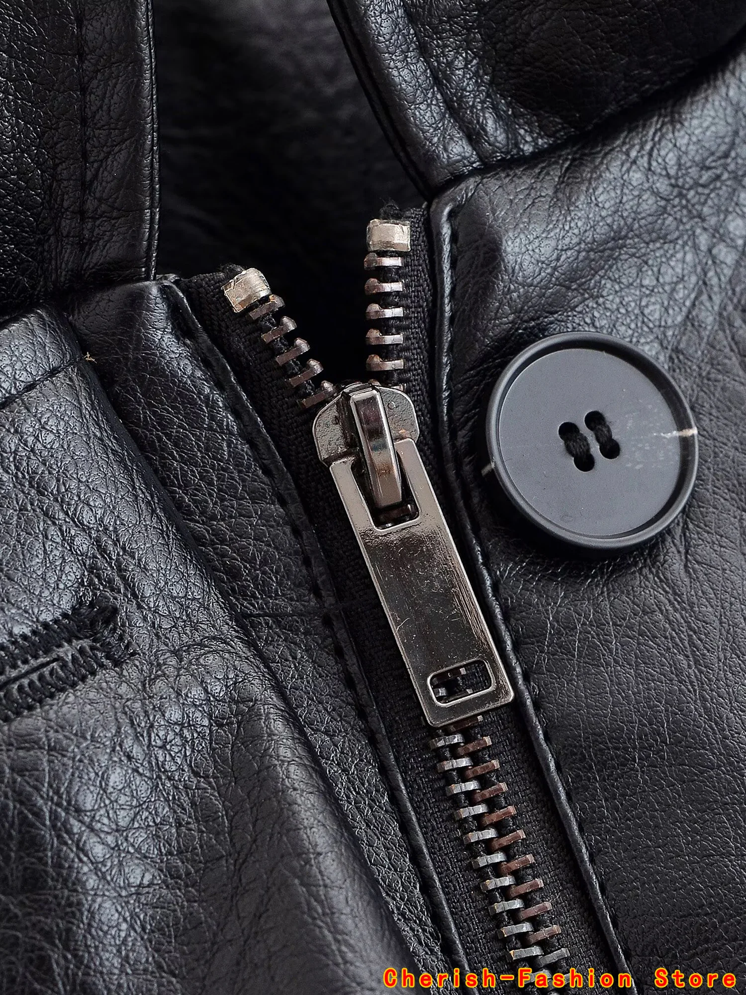 Giacca in pelle nera da donna 2025 Nuova primavera autunno moto Cappotto di marca con colletto alla coreana in pelle retrò americana di grandi dimensioni