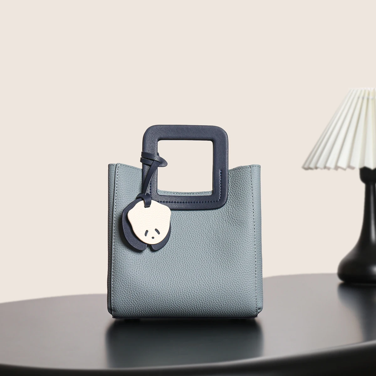 

First-Layer Cowhide Handbag, New European and American Fashion Genuine Leather Women's Bag, Casual and Versatile Shoulder Crossbody Bag