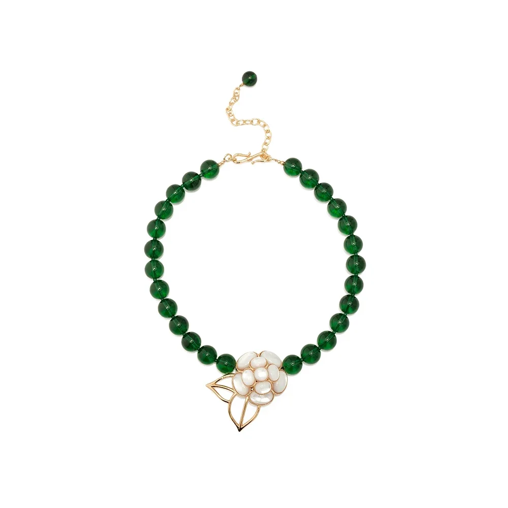 

AB/ Women Luxury Elegant Green glass beads natural shell camellia necklace copper alloy.