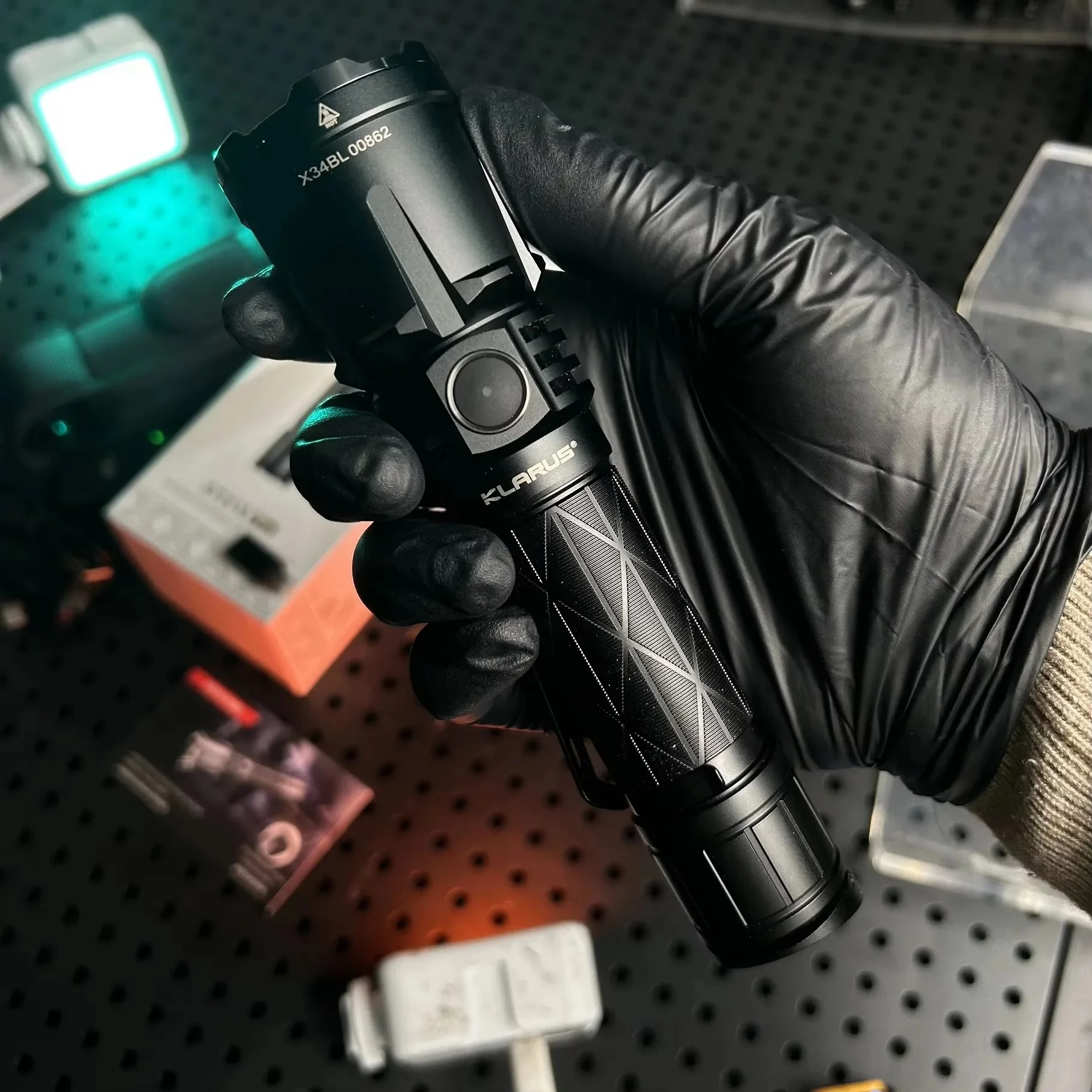 Klarus XT21X pro مصباح يدوي تكتيكي عسكري 4000 لومن قابل لإعادة الشحن مصباح شعلة الشرطة للدفاع عن النفس مع بطارية 21700