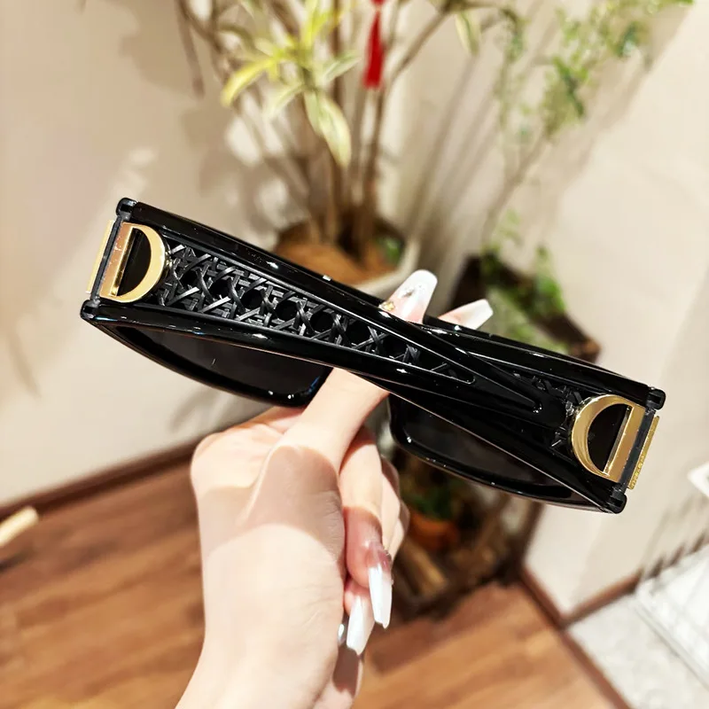 

2025 New Goggle Sunglasses Women Hot Rectangle Style Lens Small Frame Punk Fashion Sun Glasses for Men Decoration Shades