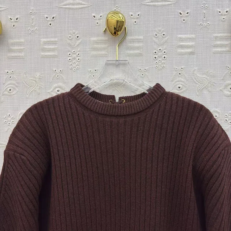 

2025 New striped knitted sweater, round-neck short sweater, loose, slimming and versatile commuting top for women