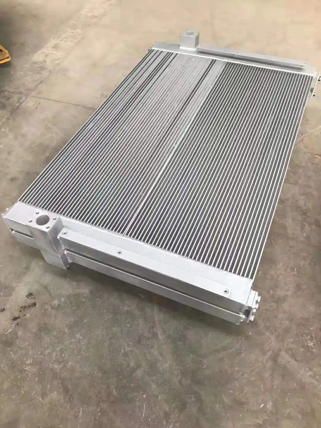 245-9335 375-5673 210-8147 2459335 3755673 2108147 Hydraulic Oil Cooler for 374D 365C C15 Hydraulic Excavator Engine