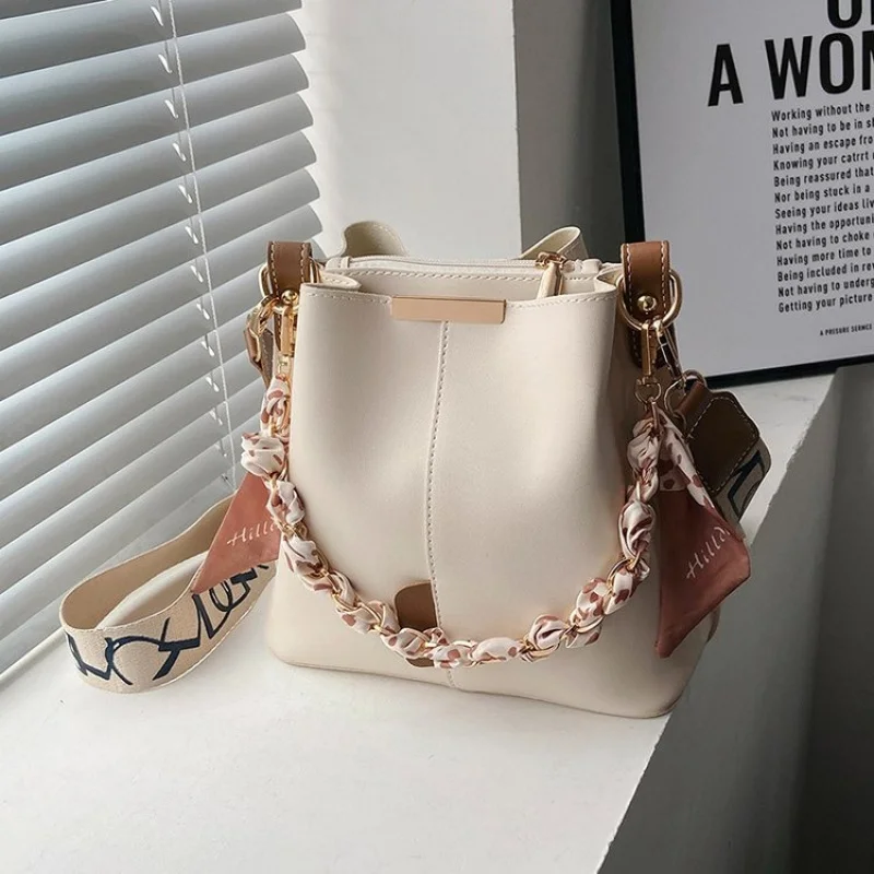 

Stylish Ladies Leather Handbag With Crossbody Strap Classic Elegant Design Famous Designer Luxury Brand