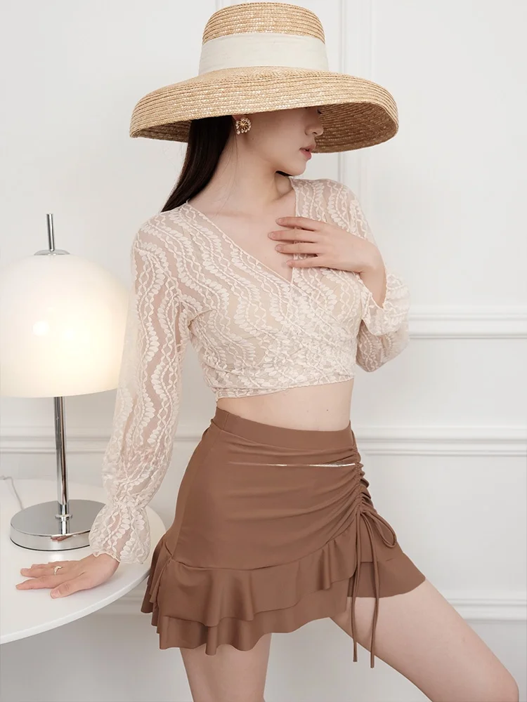 

Купальник-бикини Vaion Thermal Spring, женский комплект из четырех предметов: с металлическими бретелями, плиссированной накидкой, плавками-шортами и юбкой-шортами.