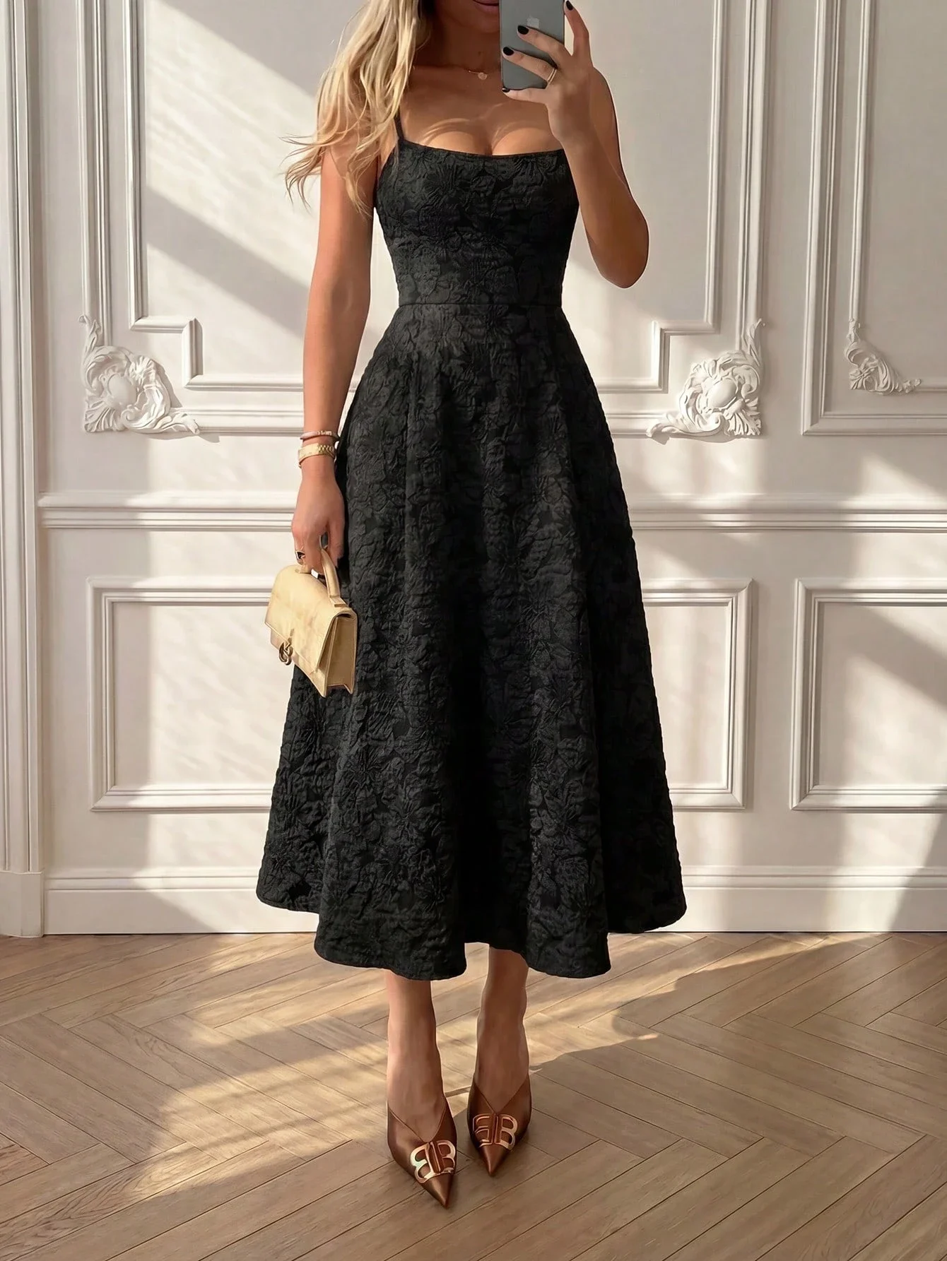 

Элегантное черное платье миди в французском стиле с высокой талией и А-образным силуэтом для летней свадебной вечеринки