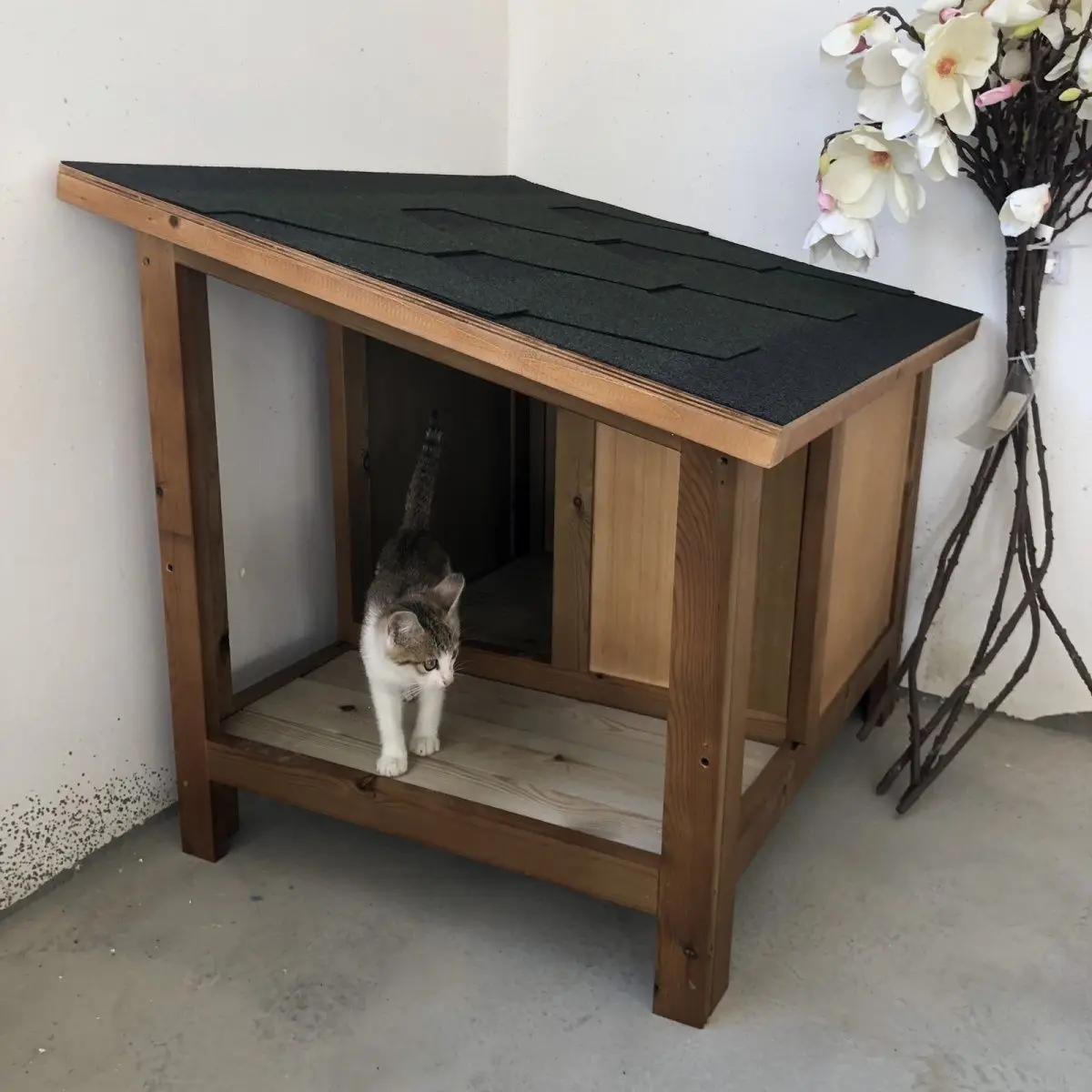

Stray cat house outdoor cat delivery room waterproof windshield outdoor cat kennel winter warm villa outdoor nest four seasons