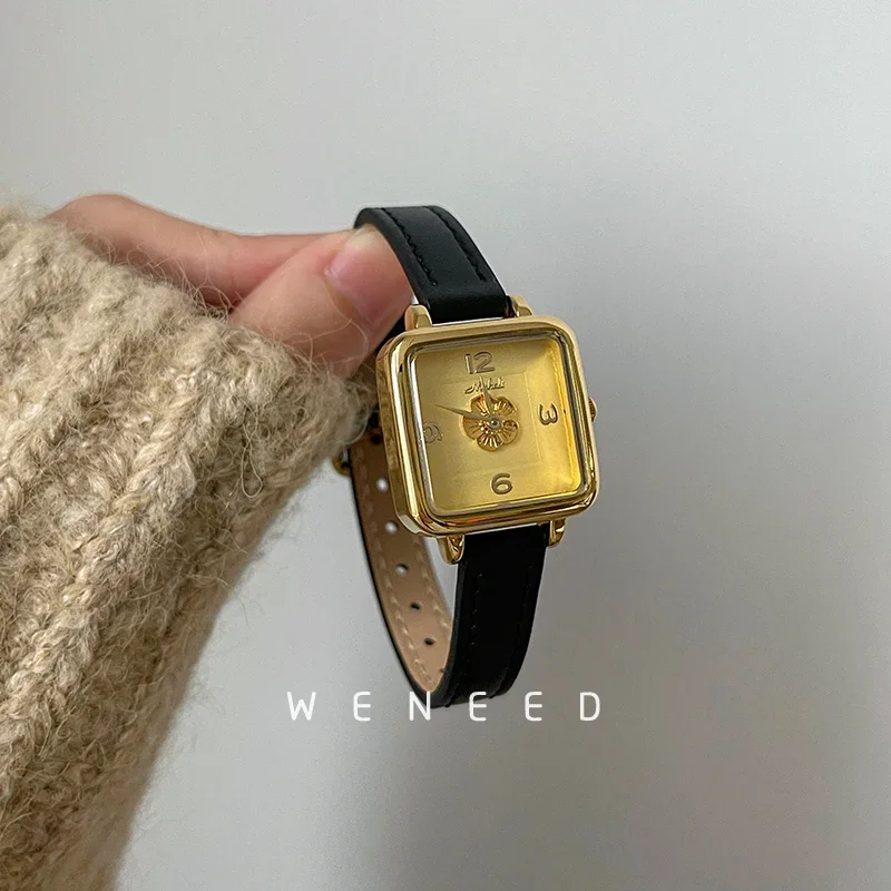 Light Luxury Fashionable Square High-end Women's Relojes Retro Vintage Women's Watch Black Gold Camellia Chain Quartz Watch