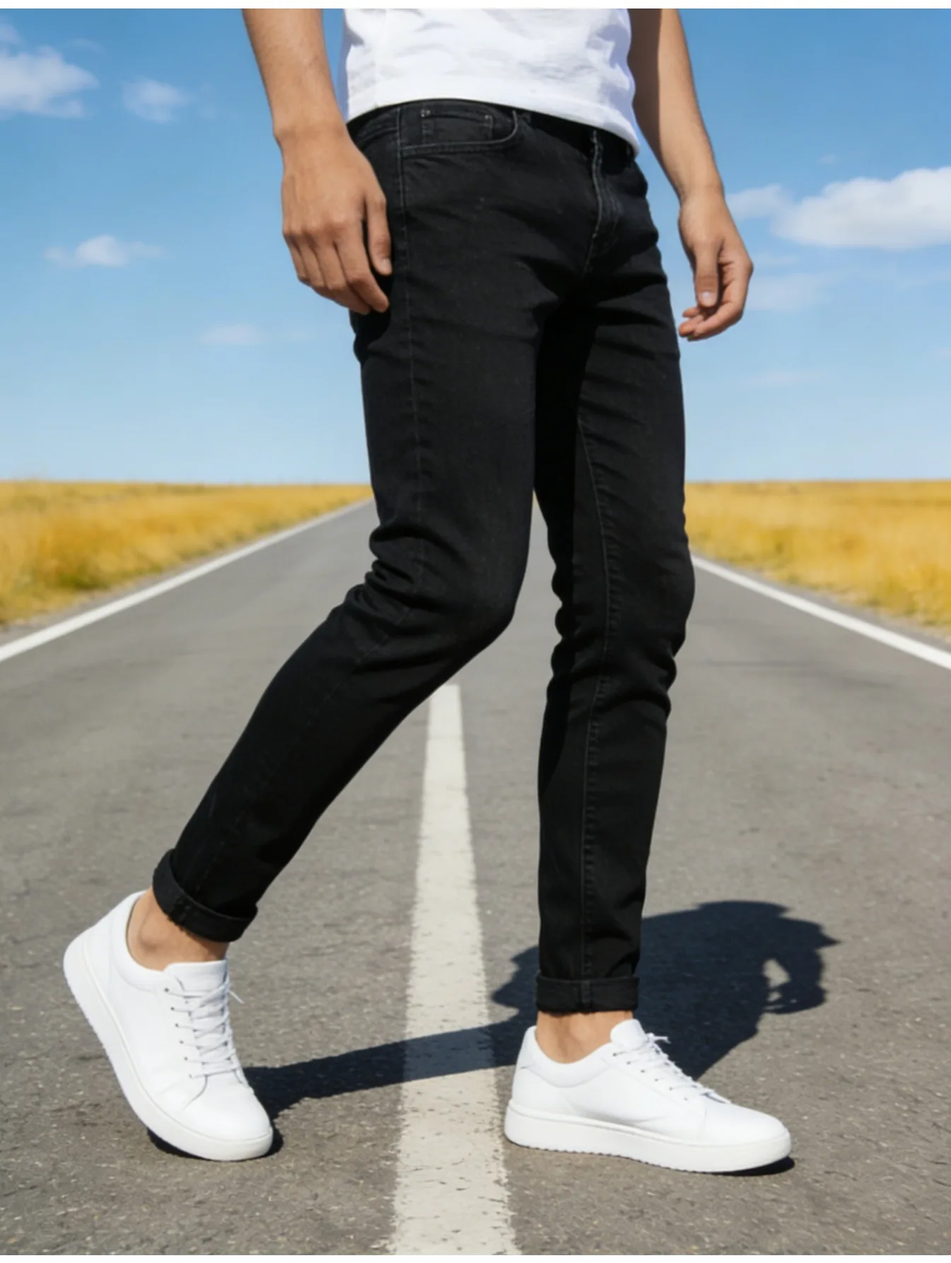 

1pc Men's Slim Narrow-leg Micro-elastic Jeans European Carbon Color Minimalist No Decoration Versatile
