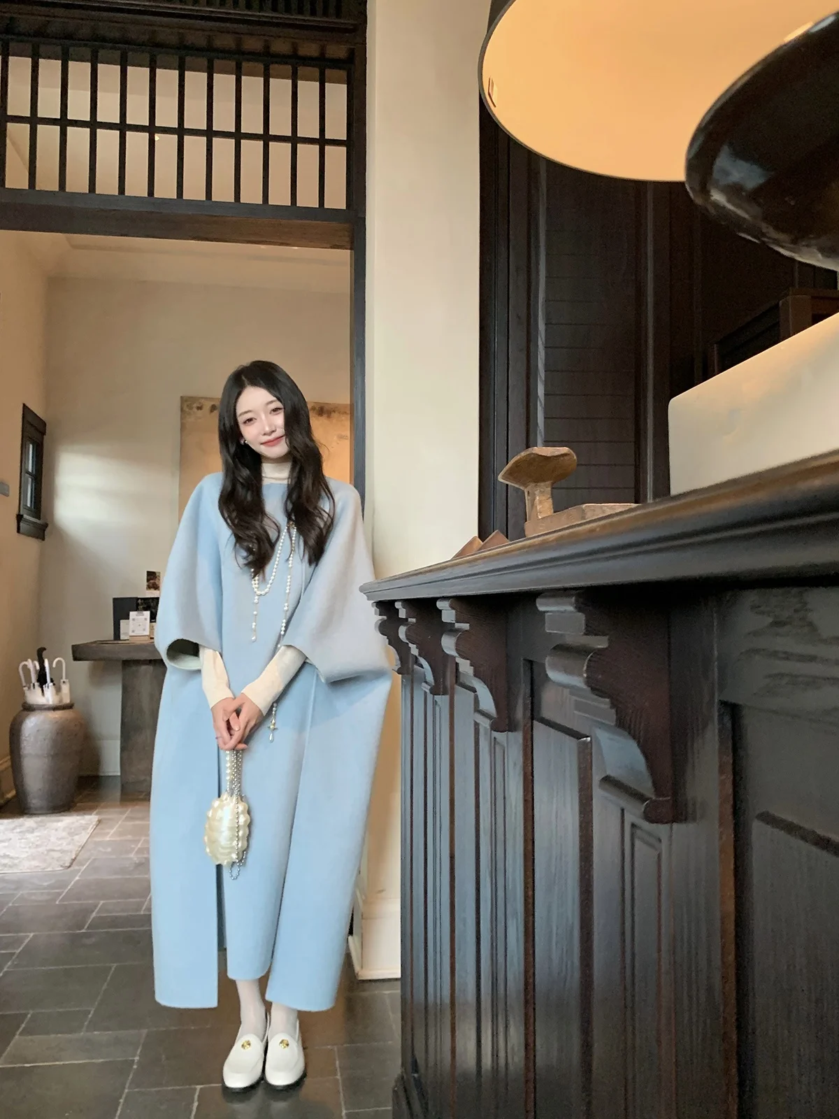 

Двусторонний шерстяной жилет-пальто из австралийской овчины для женщин: модный, белый, с юбкой сзади, двусторонний, зимняя коллекция