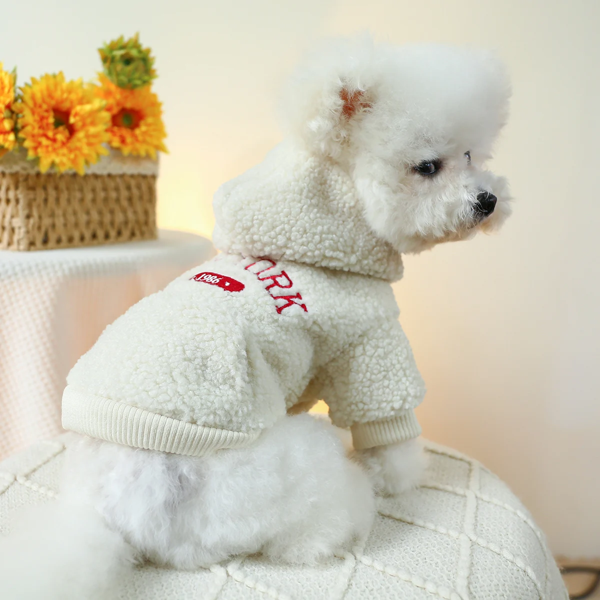 1PC Pet Apparel Dog Cat Autumn/Winter Thickened Warm White New York Coat Hoodie With Drawstring Buckle For Small Medium Dogs