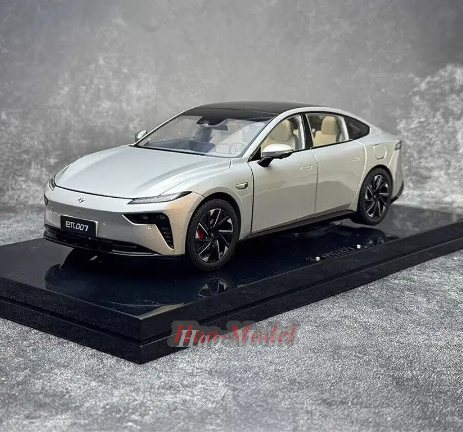 1:18 For Dongfeng eπ007 008 new energy Alloy Model Car Diecast Metal Toys Boy Birthday Gifts Hobby Display Simulation Collection