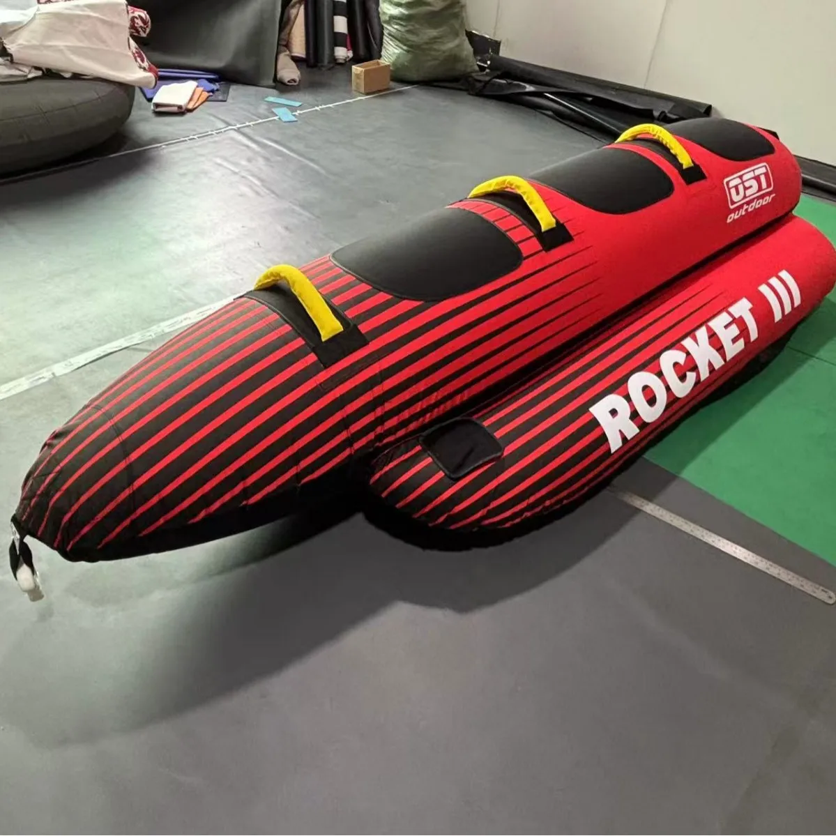 Outdoor Inflatable Surfboard Water Inflatable Drag Circle Motorboat 2-4 People Speedboat Inflatable Drag