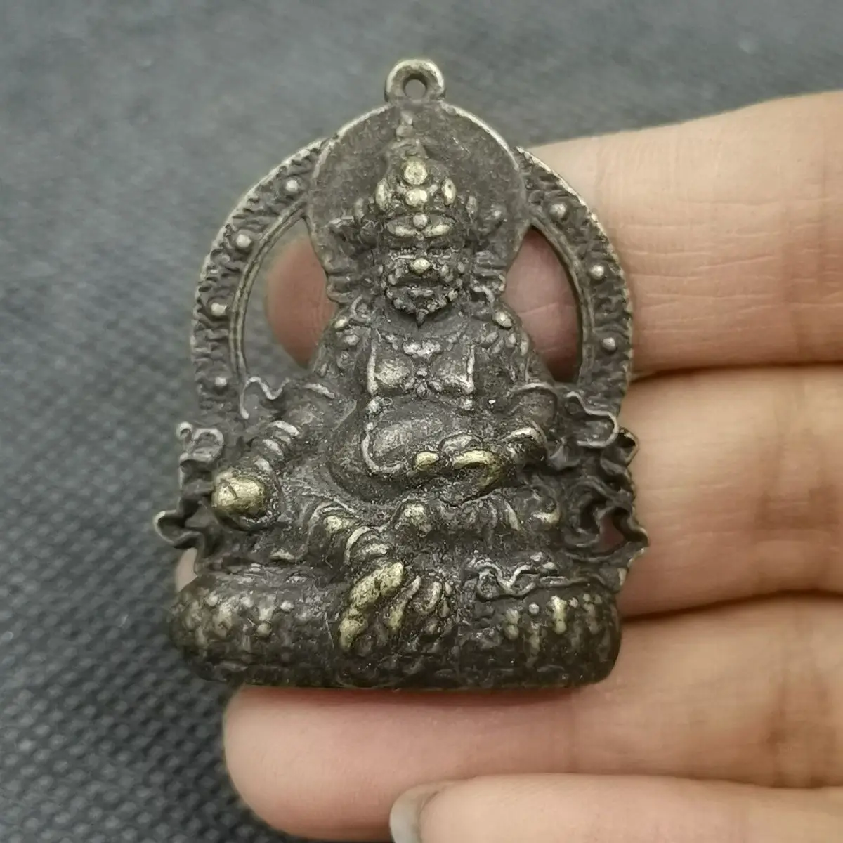 Vintage Metal Yellow Jambhala Pendant with Openwork Halo Statues Figurines Lucky Ornaments Home Decoration gifts