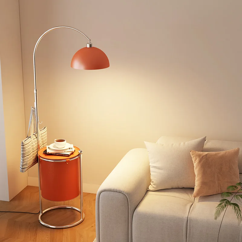 Support de table basse de luxe léger, lampe de canapé nordique intégrée, lampadaire haut de gamme pour chambre à coucher et chevet