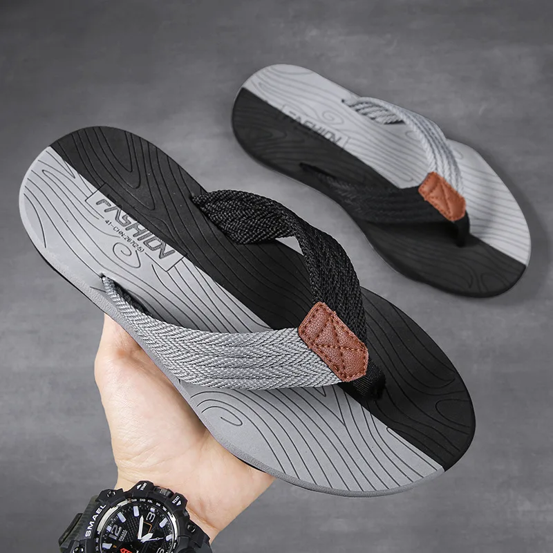 

Men's Slippers Summer Flip Flops New Fashion Comfortable Casual Slippers Lightweight Beach Men Sandals Outdoor Non-slip Slippers