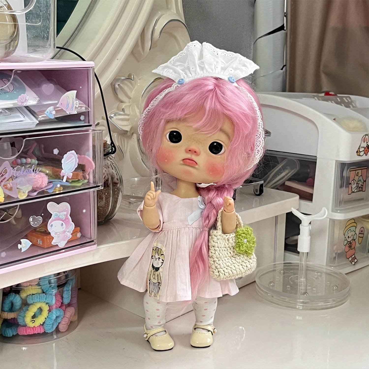 

Парик BJD 1/3 25-27 см, аниме, длинные волнистые розовые волосы куклы с вышитыми крестиками, натуральный вьющийся парик с кружевным верхом для кукол