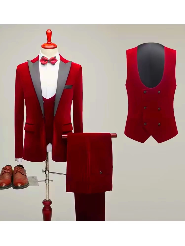 

Red Velvet Men's 3 Pieces Suit Peak Lapel Jacket Waistcoat and Trousers Dinner Wedding Tuxedos Slim Fit Formal Business Suits