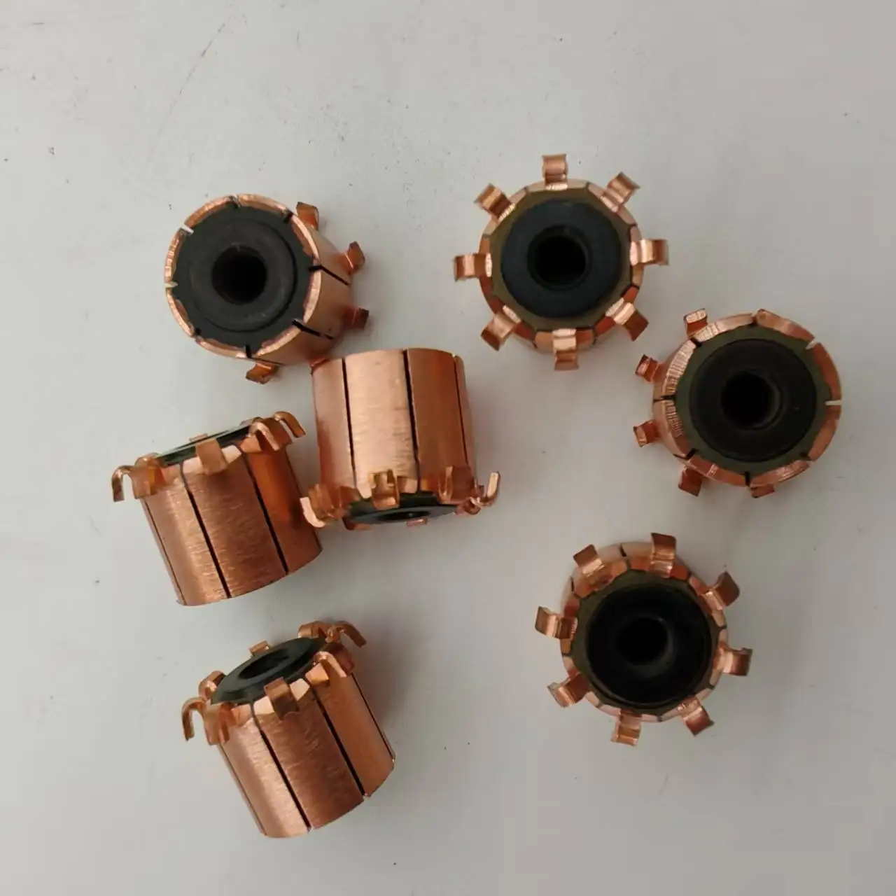 5 Pieces 16*5*15.7*8P Chy-2409-8 Suitable for 16790-59B-003 Fuel Pump Motor Commutator, All the Same Size and Universally Compatible