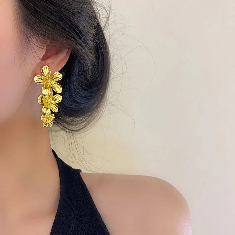 Vintage Golden 3-layer Flower Mosquito Coil Ear Clips Painless Fashion Exaggerated Hanging Stud Earrings for Women Party Jewelry