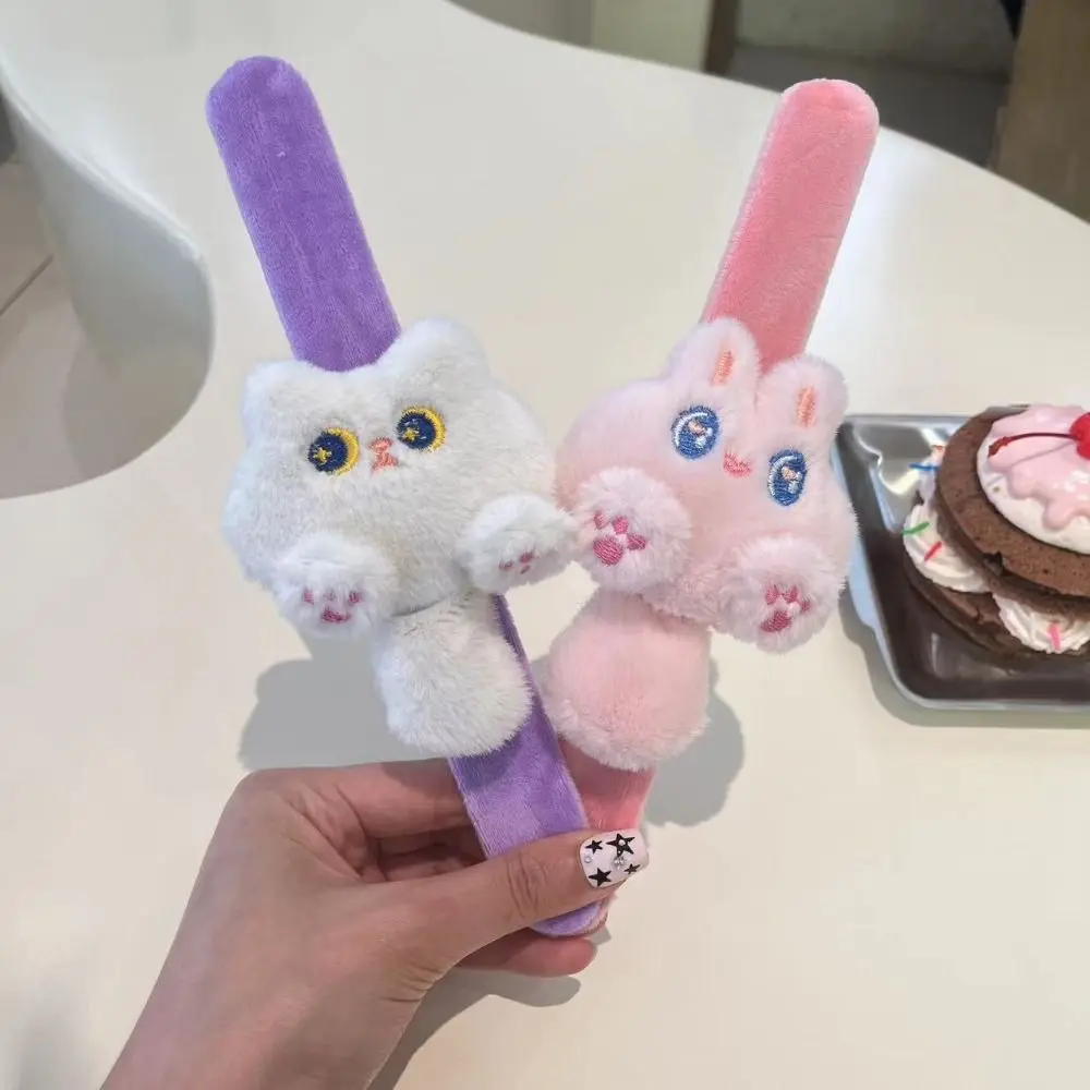 Chat chat claque Bracelet série Simulation poignet Style peluche poupée claque Bracelet doux mignon poupée Capybara peluche poignet bande décor à la maison