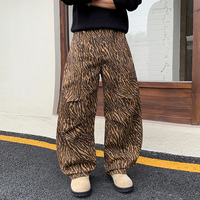 Men Baggy Wide Leg Leopard Print Jeans American Vintage Wash Streetwear Denim Trousers High Street Fashion Trendy Y2K Male Pants