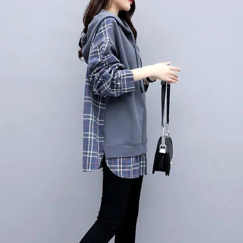 2023 New Autumn Loose Fitting Oversized Fashion Trend Patchwork Color Contrast Fake Two Piece Hooded Mid Length Women\'s Sweater