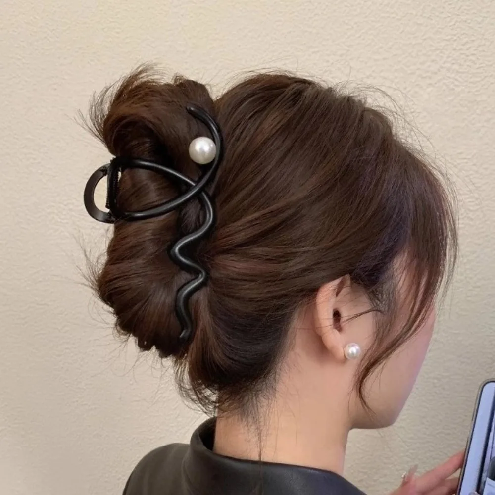 Geometric Cross Design Metal Hair Claw Clips Black Gold Silver Strong Hold Hair Claw Clip Pearl Accent Bow Knot Spider Shape