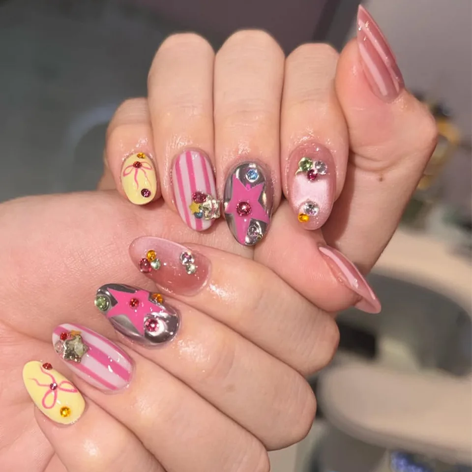 24 Uñas Postizas Largas Almendradas con Diseño de Estrellas y Cristales, Rosadas con Estampado Francés de Leopardo y Negro 5