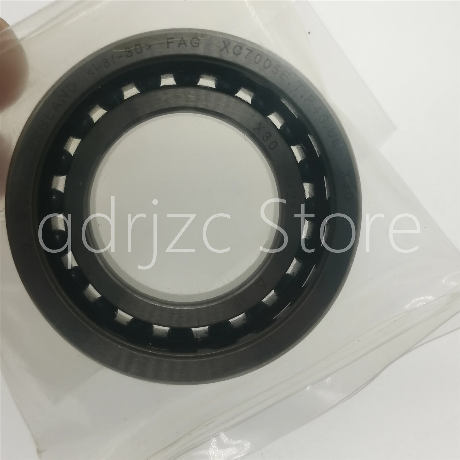 Ultra-precision angular contact ball bearing XC7005-E-T-P4S-UL 25mm 47mm 12mm