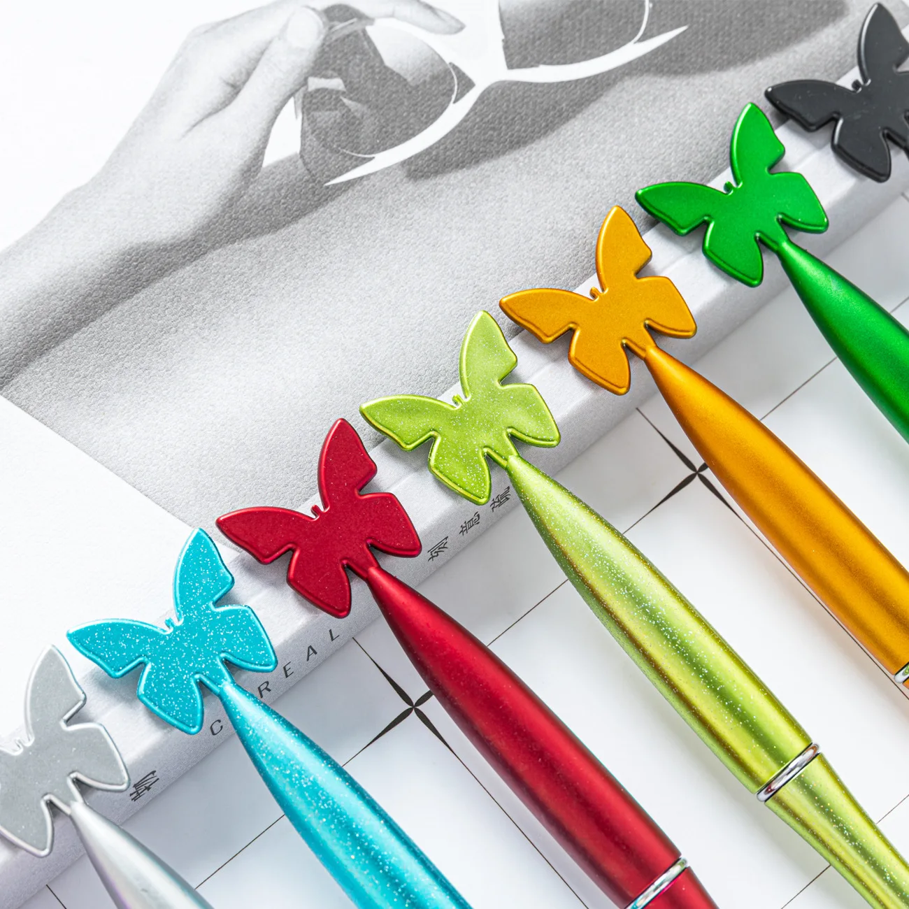 150 Pcs Creative Ball Pens Plastic Twist  Colorful Paint Multi Color Plastic Ballpoint Pen School Supplies