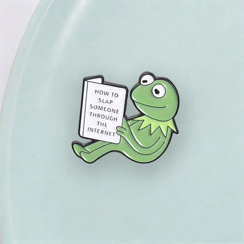 Fun frog reading book metal brooch English internet meme cartoon brooch backpack funny badge accessory