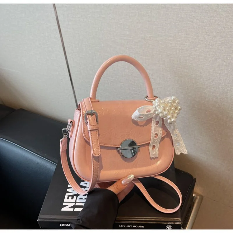 

Trendy And Simple Women Crossbody Bag In Soft Leather For Casual Everyday Use And Errands