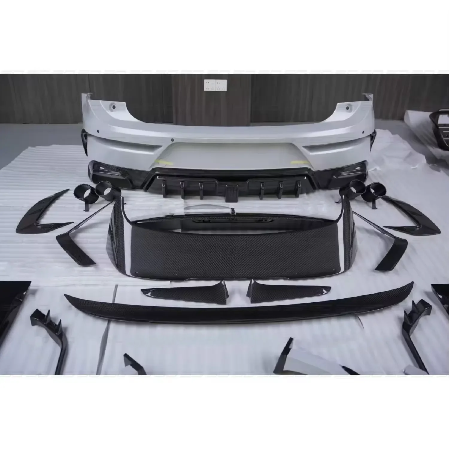 طقم هيكل من ألياف الكربون الجافة طراز M عالي الجودة مصدات شفة ممتصة للصدمات لسيارة Bentley Bentayga