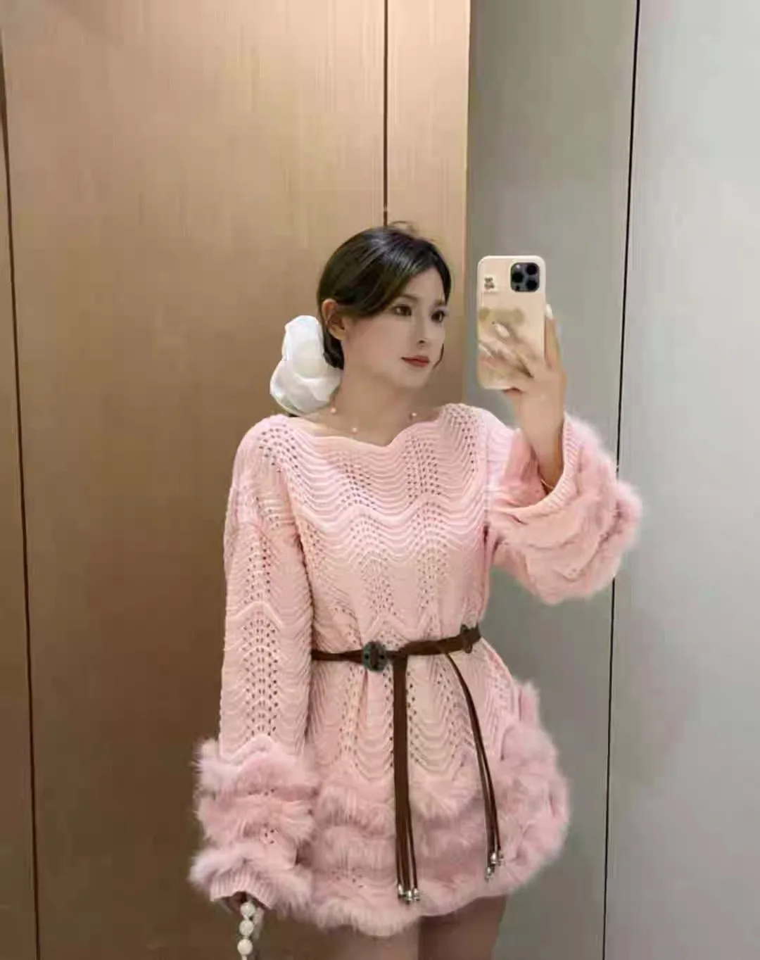 

Clothland женский элегантный меховой вязаный свитер с поясом, пуловер с длинными рукавами, трикотаж, женские милые повседневные милые топы Mujer HA595