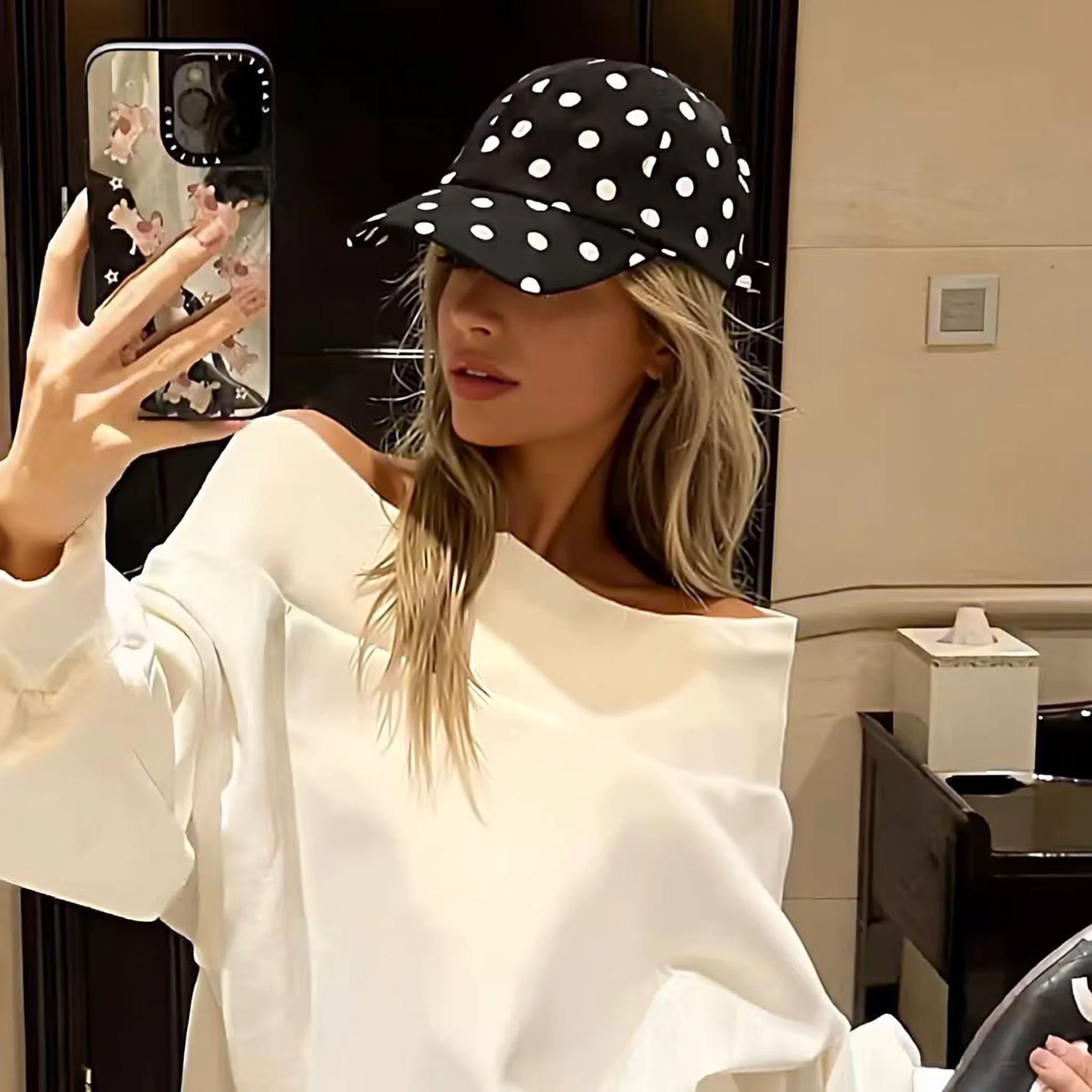 Black and White Polka-Dot Baseball Cap: Sun-Protective, Face-Slimming, and Versatile—a Casual, Stylish Choice.