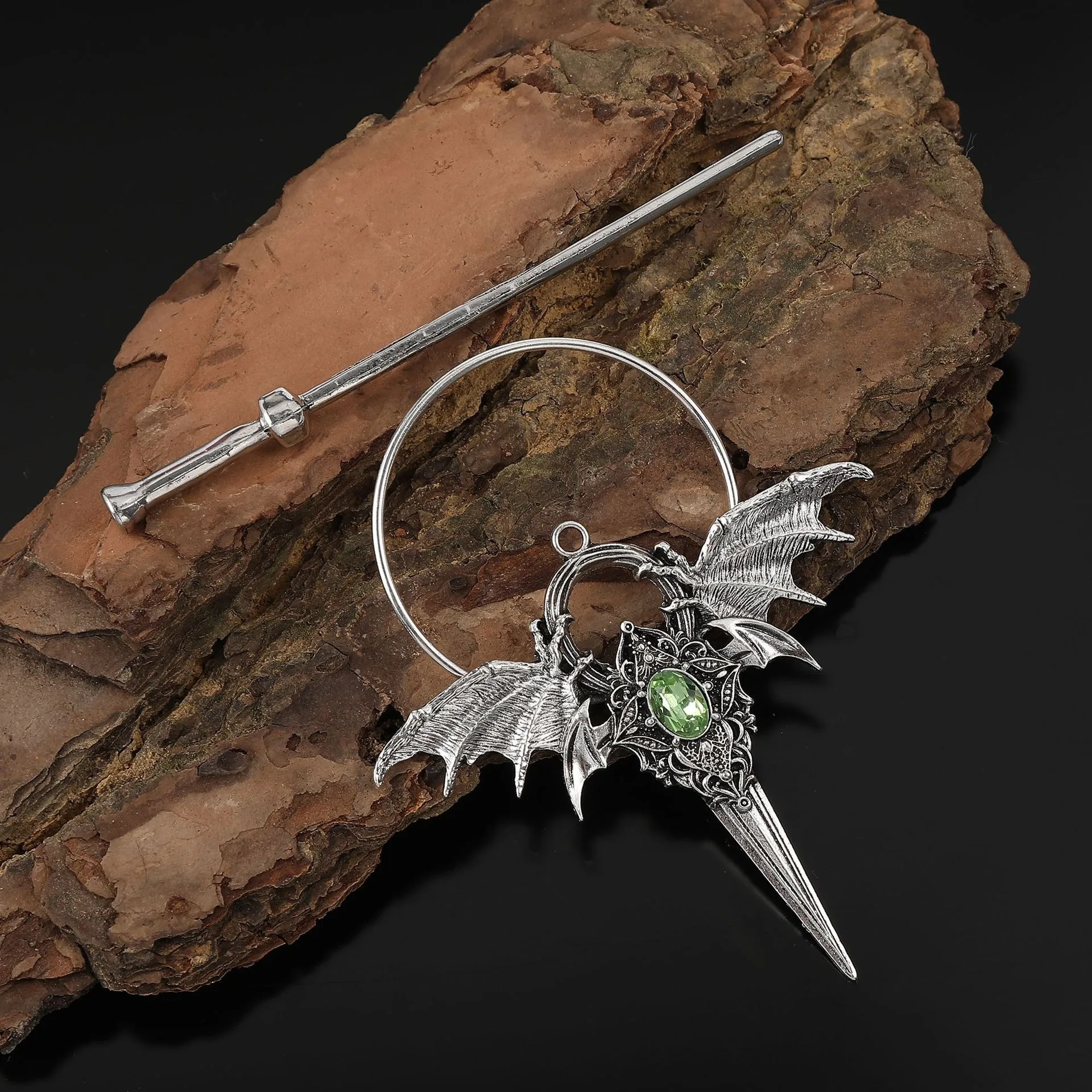 Jepit Rambut Batu Permata Sayap Kelelawar Tiga Dimensi Gelap dengan Detail Ukiran yang Indah, Cocok untuk Gaya Rambut Panjang dan Bulat, Aksesori Kepala yang Unik dan Keren