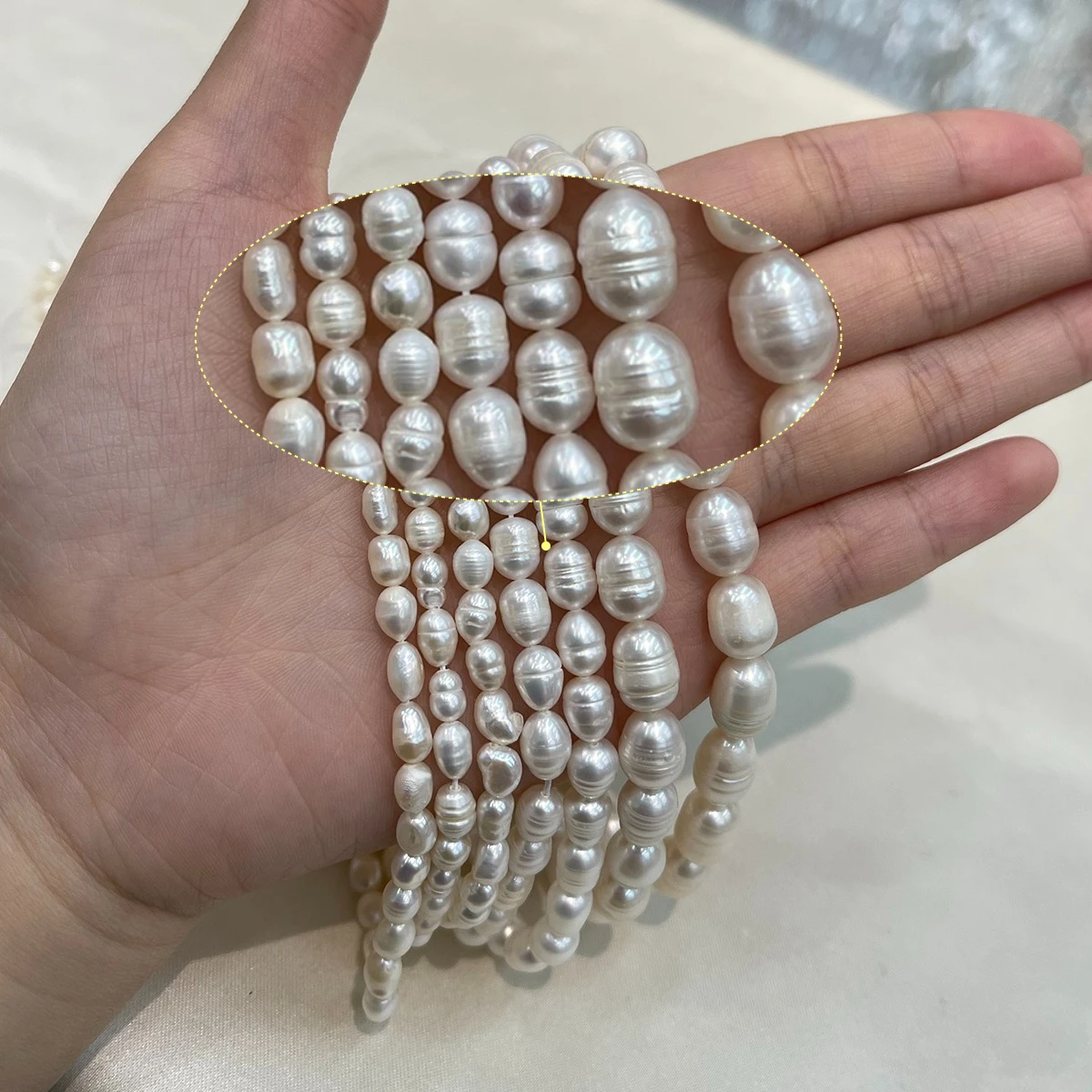 DIY Perlmuttperlen, natürliche Süßwasser-Reisperlen für die Schmuckherstellung, DIY Halsketten, Armbänder, Ketten, Ohrringe, Accessoires – Detail 1