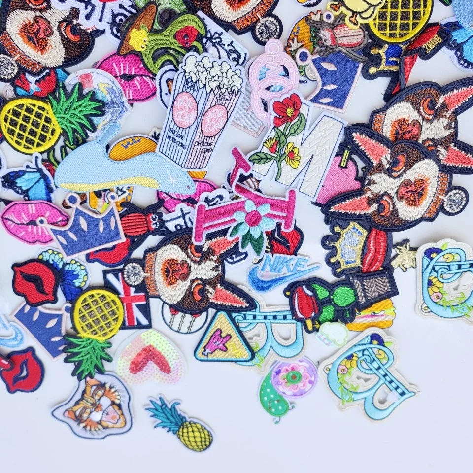 30pcs/lot Random Mixed Patch Set Iron On Cartoon Cute Embroidered Applique Patches For DIY Handwork Clothing Stickers Sewing