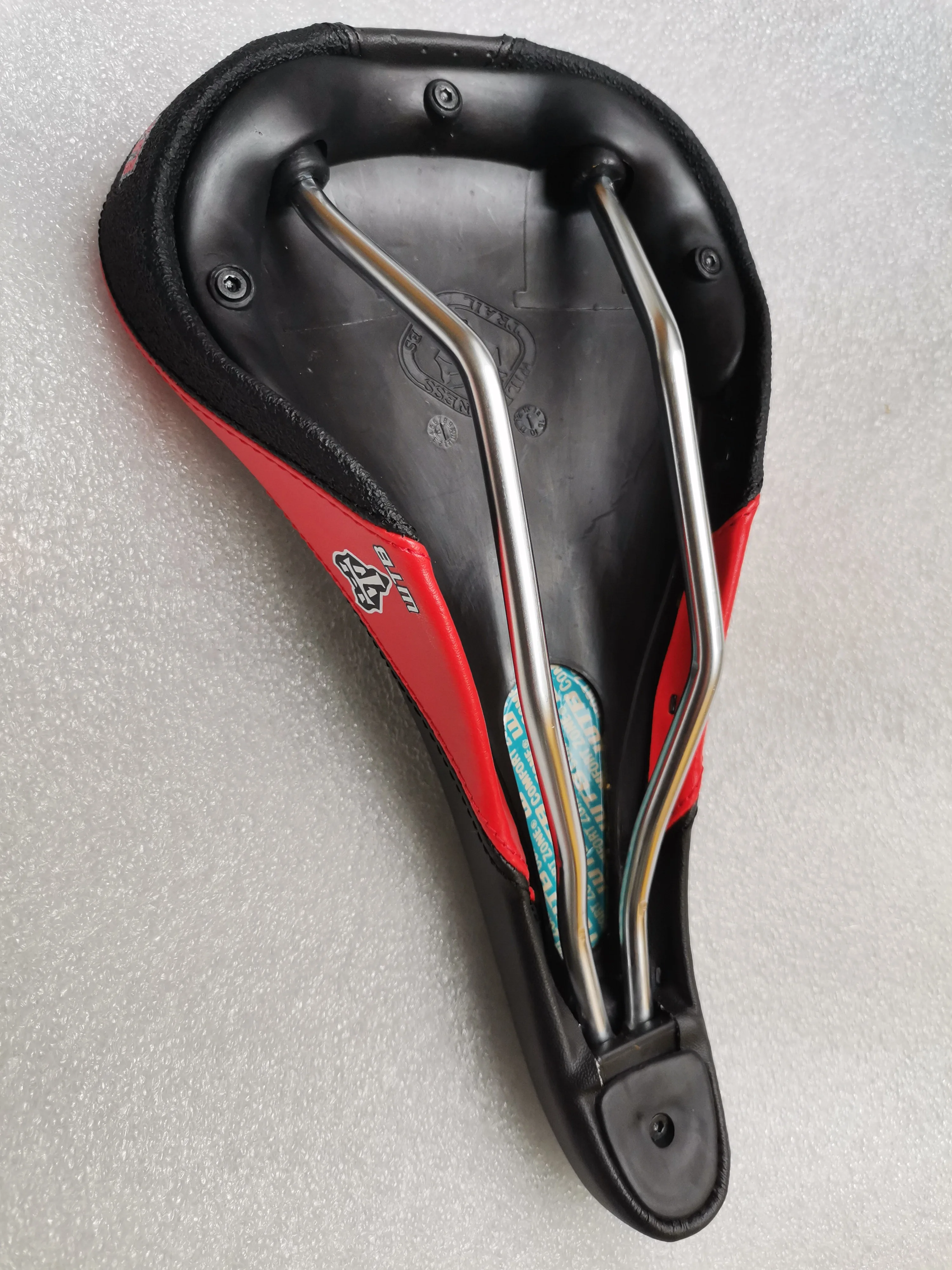 WTB PURE V SADDLE SEAT MTB CITY TOURING BIKE RED BLACK 278X146mm