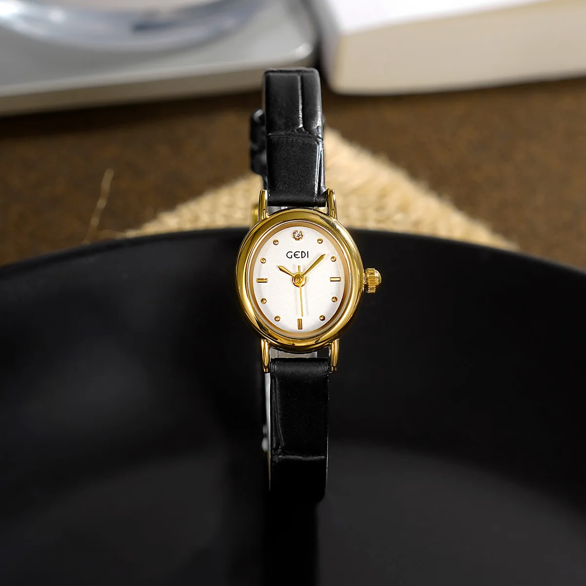 UTHAI 13103 CQ493 Light Luxury Exquisite Women's Watch Oval Student Style High Aesthetic Retro Belt Quartz Watch Clock Gift