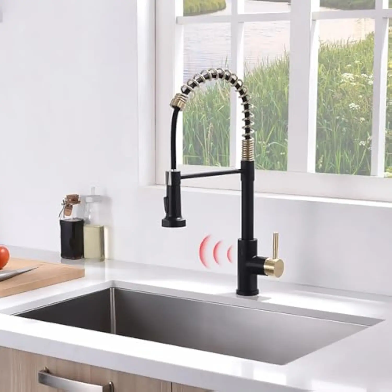 

Touchless Kitchen Faucet, Motion Sensor Automatic Smart Faucet, Black Single Handle Pull Down Sprayer