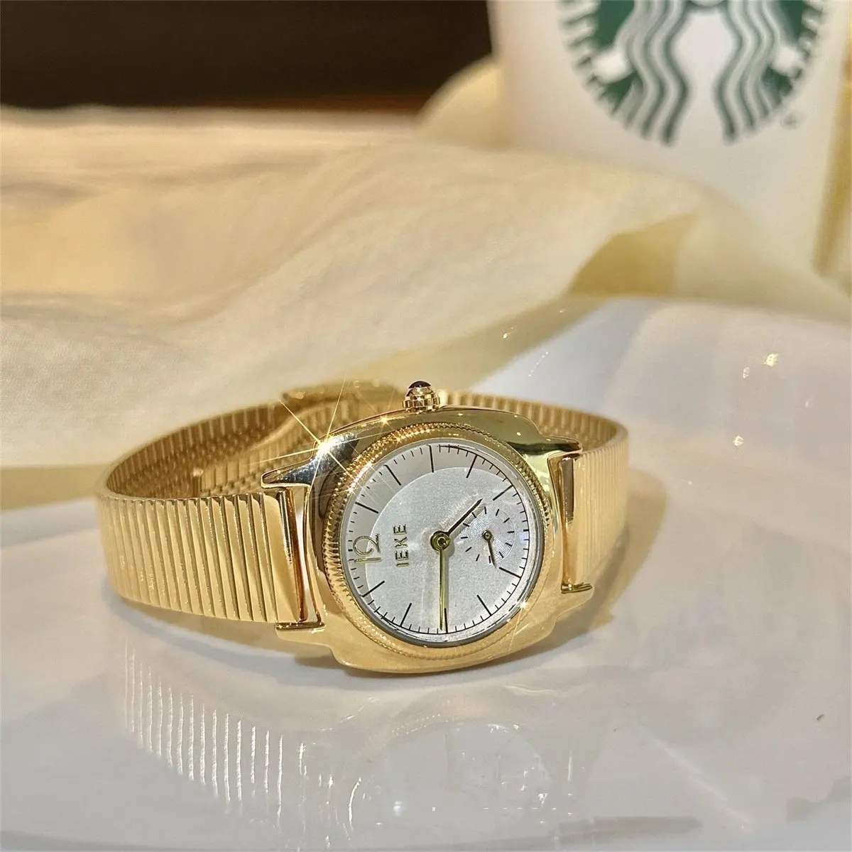 New luxury women's watch with a golden wheat ear design a small gold watch with a luxurious, simple, retro, and exquisite style.